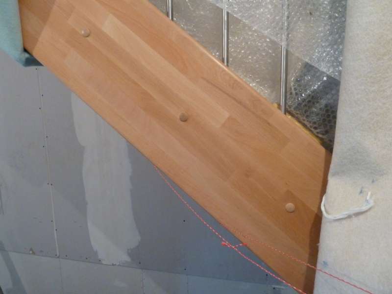 BAU.DE / BAU-Forum: 1. Bild zu Frage "Buche Keilgezinkt Treppe: Farbabweichungen, Ursachen & Qualit&auml;tsunterschiede?" im BAU-Forum "Treppen, Rampen, Leitern"