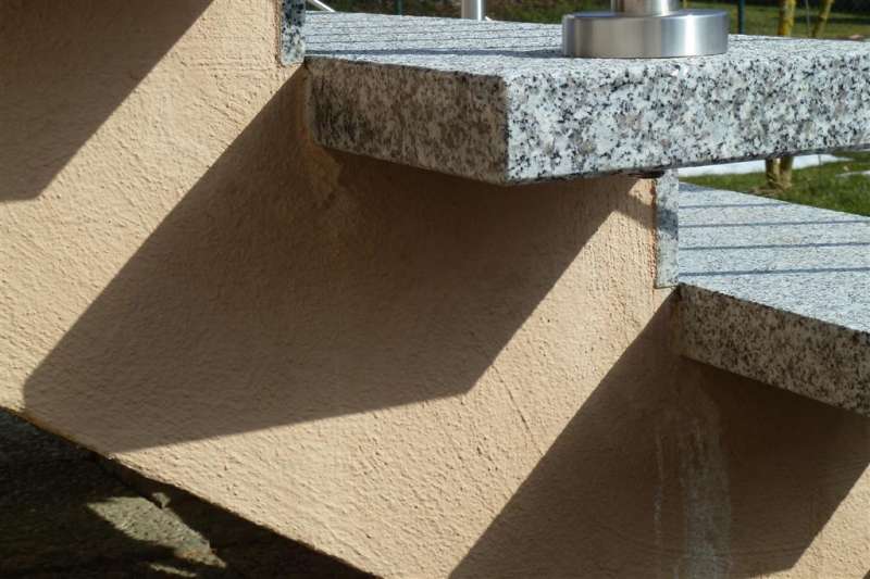 BAU.DE / BAU-Forum: 1. Bild zu Frage "Wasserablaufnut an Treppe, Standard oder Muss?" im BAU-Forum "Treppen, Rampen, Leitern"