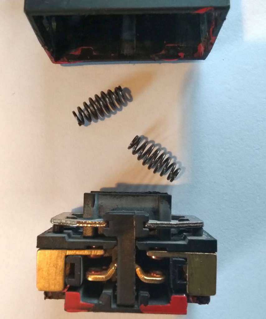 BAU.DE / BAU-Forum: 2. Bild zu Frage "Schlagbohrmaschine Ein-/Aus-Schalter defekt: Ursachen, Reparatur & Fehlersuche?" im BAU-Forum "Das richtige Werkzeug" BAU.DE / BAU-Forum: 2. Bild zu Frage "Schlagbohrmaschine Ein-/Aus-Schalter defekt: Ursachen, Reparatur & Fehlersuche?" im BAU-Forum "Das richtige Werkzeug"