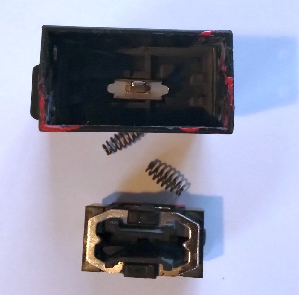 BAU.DE / BAU-Forum: 3. Bild zu Frage "Schlagbohrmaschine Ein-/Aus-Schalter defekt: Ursachen, Reparatur & Fehlersuche?" im BAU-Forum "Das richtige Werkzeug" BAU.DE / BAU-Forum: 3. Bild zu Frage "Schlagbohrmaschine Ein-/Aus-Schalter defekt: Ursachen, Reparatur & Fehlersuche?" im BAU-Forum "Das richtige Werkzeug"