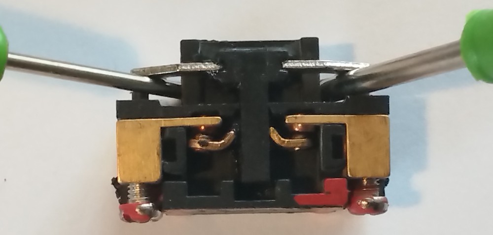 BAU.DE / BAU-Forum: 4. Bild zu Frage "Schlagbohrmaschine Ein-/Aus-Schalter defekt: Ursachen, Reparatur & Fehlersuche?" im BAU-Forum "Das richtige Werkzeug" BAU.DE / BAU-Forum: 4. Bild zu Frage "Schlagbohrmaschine Ein-/Aus-Schalter defekt: Ursachen, Reparatur & Fehlersuche?" im BAU-Forum "Das richtige Werkzeug"