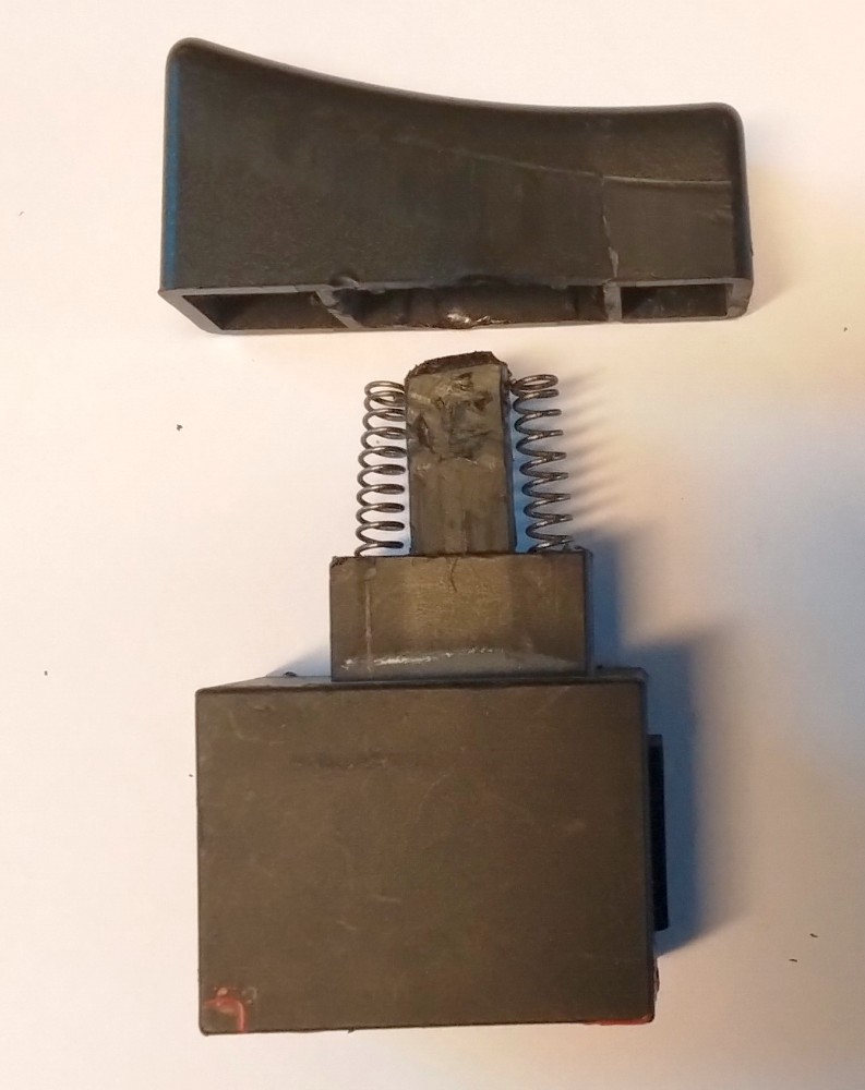 BAU.DE / BAU-Forum: 2. Bild zu Antwort "Ein-/Aus-Schalter Reparatur: Bilder zur Funktion – Selbsterklärend!" auf die Frage "Schlagbohrmaschine Ein-/Aus-Schalter defekt: Ursachen, Reparatur & Fehlersuche?" im BAU-Forum "Das richtige Werkzeug" BAU.DE / BAU-Forum: 2. Bild zu Antwort "Ein-/Aus-Schalter Reparatur: Bilder zur Funktion – Selbsterklärend!" auf die Frage "Schlagbohrmaschine Ein-/Aus-Schalter defekt: Ursachen, Reparatur & Fehlersuche?" im BAU-Forum "Das richtige Werkzeug"