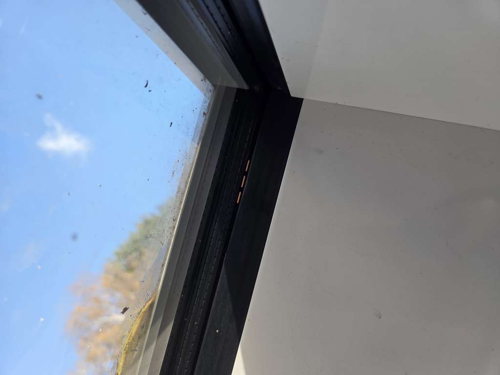 BAU-Forumsbeitrag: Schüco Wintergarten richtig abdichten - Undichtigkeiten bei Fenstern und Dachanschluss BAU-Forumsbeitrag: Schüco Wintergarten richtig abdichten - Undichtigkeiten bei Fenstern und Dachanschluss