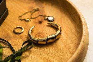 Waschtischunterschr&auml;nke - schwebend und leicht - Bild: LUM3N auf Unsplash