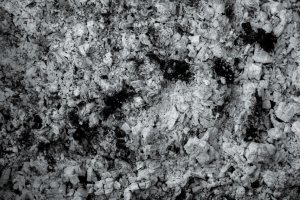 Asbest ist ein mineralischer Faserstoff, der aufgrund seiner hitzebest&auml;ndigen und isolierenden Eigenschaften in der Vergangenheit h&auml;ufig in der Bau- und Industriebranche verwendet wurde.