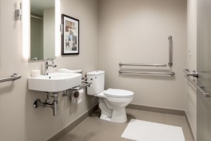 Der Begriff "barrierefrei" beschreibt die Gestaltung von Geb&auml;uden, Verkehrsanlagen und anderen Umgebungen, die es allen Menschen, unabh&auml;ngig von k&ouml;rperlichen Einschr&auml;nkungen oder Behinderungen, erm&ouml;glicht, diese uneingeschr&auml;nkt zu nutzen.