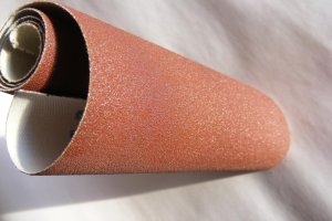 Schleifmittel sind Werkstoffe oder Materialien, die zum Abtragen von Material, Gl&auml;tten oder Strukturieren von Oberfl&auml;chen verwendet werden.