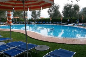 Pool&uuml;berwinterung: Langlebige Schutzma&szlig;nahmen f&uuml;r die bauliche Instandhaltung 2026 - Bild: mafrawob / Pixabay