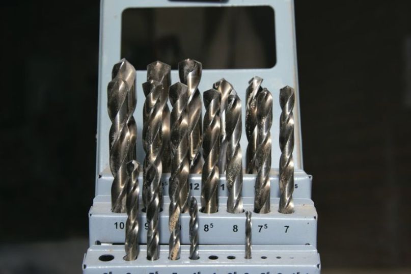 Ein Gewindebohrer ist ein spanabhebendes Werkzeug zur Herstellung von Innengewinden in Bohrungen.