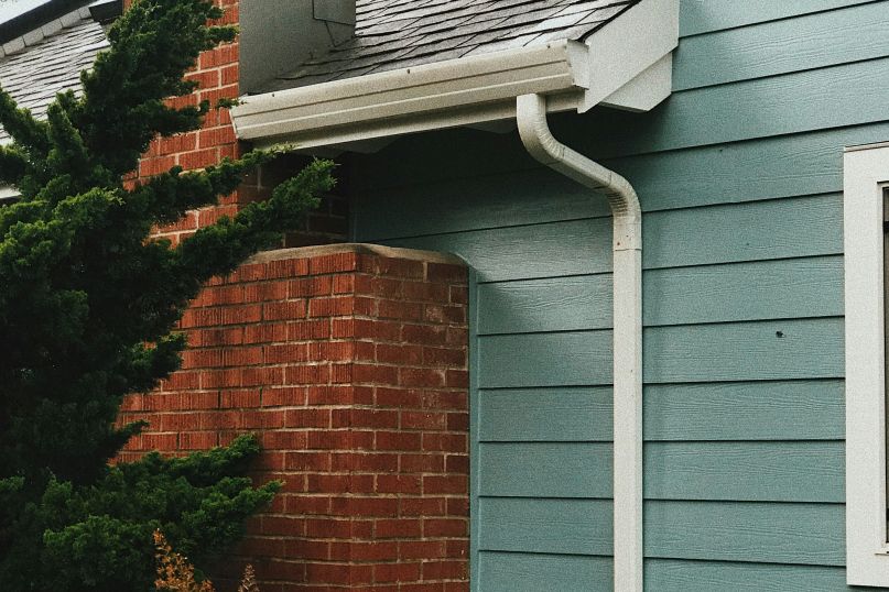 Regenrinne reinigen: Schritt-f&uuml;r-Schritt-Anleitung