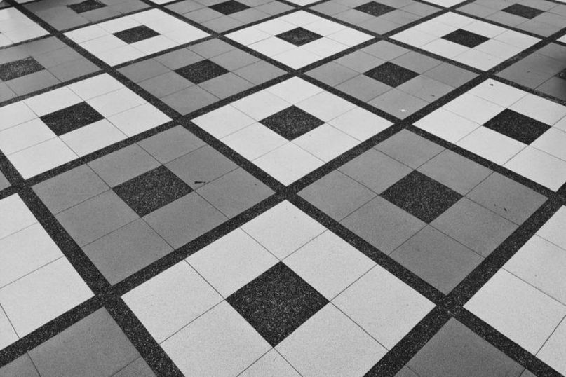 Keramikmaterial bezeichnet eine Gruppe mineralischer Werkstoffe, die durch Brennen aus Ton, Kaolin oder anderen anorganischen Rohstoffen hergestellt werden.