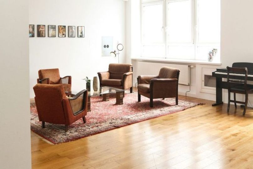 Hochwertiges Holz, wie man es bei Parkett vorfindet, vermittelt sofort ein Gef&uuml;hl von Qualit&auml;t und Best&auml;ndigkeit