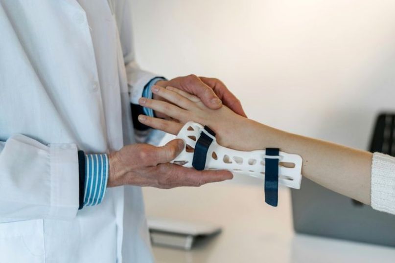 Die Abwicklung im Kontext von Ausschreibungen und Vergabeverfahren bezieht sich auf den gesamten Prozess der Durchf&uuml;hrung und Bearbeitung eines &ouml;ffentlichen Auftrags, von der Initiierung bis zum Abschluss.