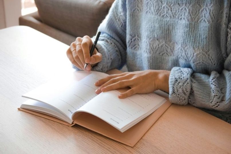 Ein Protokoll ist eine schriftliche Dokumentation &uuml;ber den Verlauf, die Ergebnisse oder die Beschl&uuml;sse einer Sitzung, einer Verhandlung oder eines technischen Vorgangs.