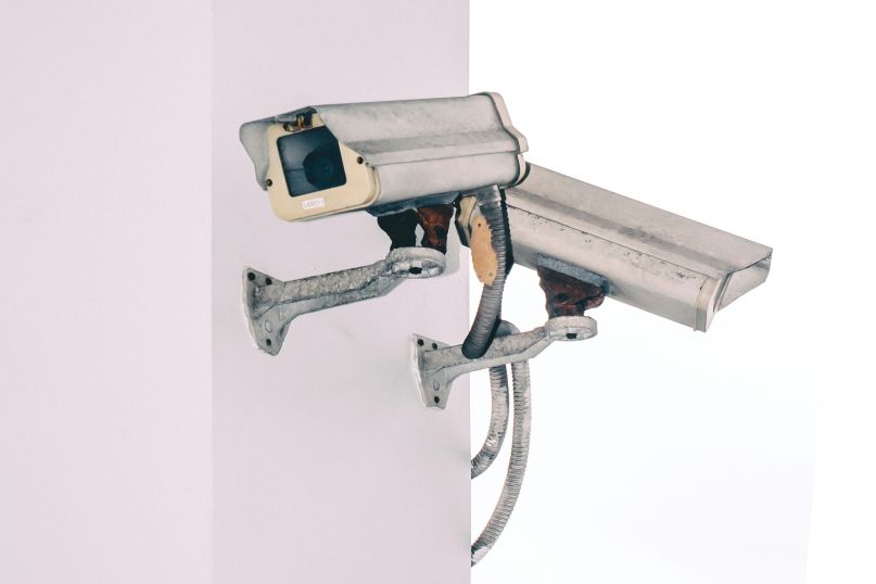 Kl&auml;rung bezieht sich auf den Prozess der Aufkl&auml;rung oder Erl&auml;uterung von Unklarheiten, Fragen oder Streitigkeiten.