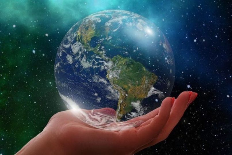 Der Einfluss oder die Auswirkungen von nat&uuml;rlichen oder menschlichen Faktoren auf die Umwelt, einschlie&szlig;lich physikalischer, chemischer oder biologischer Ver&auml;nderungen, die sich auf &Ouml;kosysteme, Lebensformen oder nat&uuml;rliche Ressourcen auswirken k&ouml;nnen.