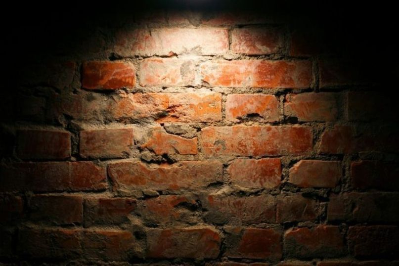 Wandmontage bezeichnet die Befestigung von Objekten, Ger&auml;ten oder Bauteilen an vertikalen Fl&auml;chen.