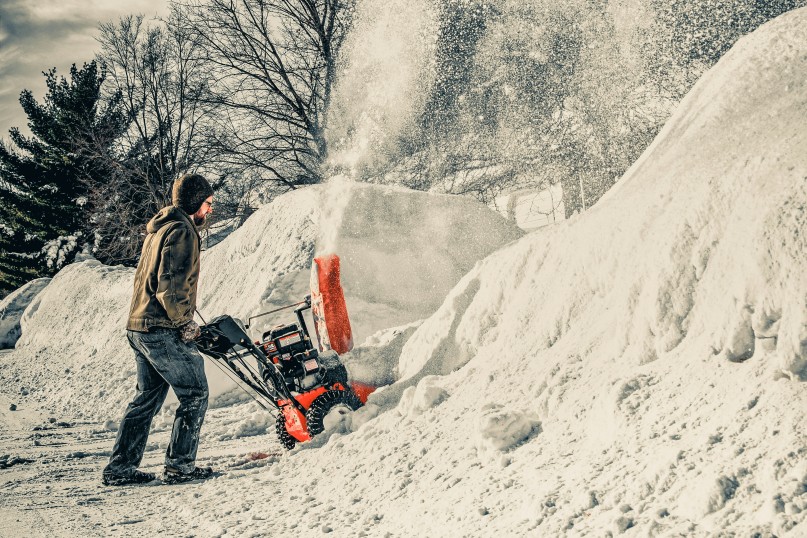 F&uuml;r gr&ouml;&szlig;ere Grundst&uuml;cke oder l&auml;ngere Auffahrten bietet sich eine Schneefr&auml;se an